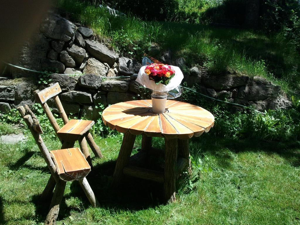 Domaine De Lara Acomodação com café da manhã Barcelonnette Exterior foto