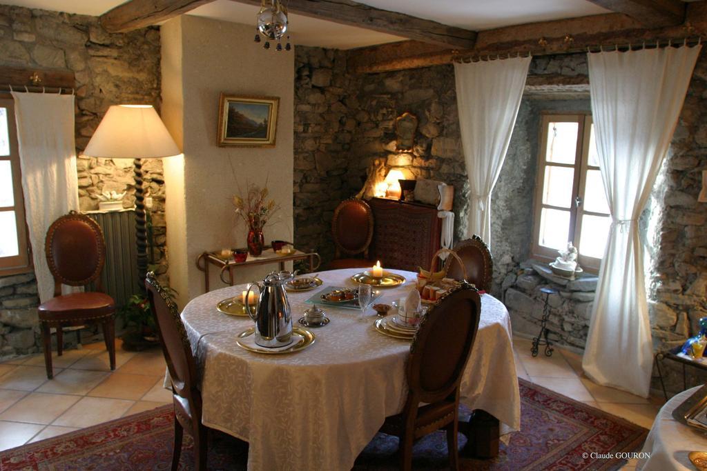 Domaine De Lara Acomodação com café da manhã Barcelonnette Exterior foto