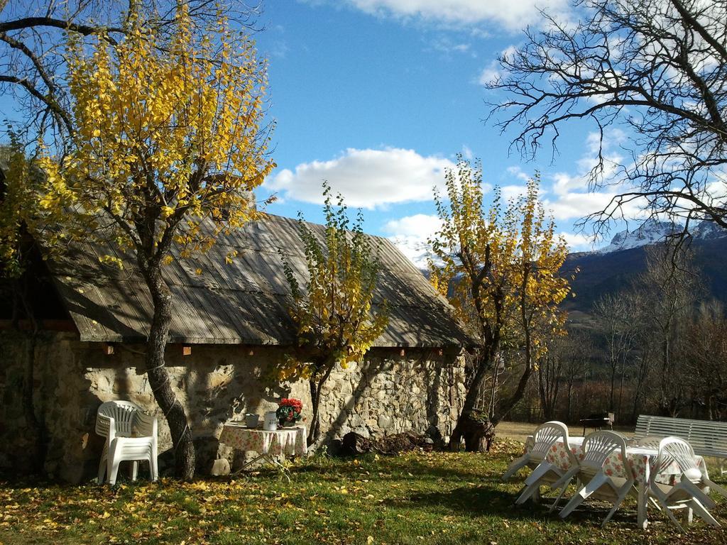 Domaine De Lara Acomodação com café da manhã Barcelonnette Exterior foto