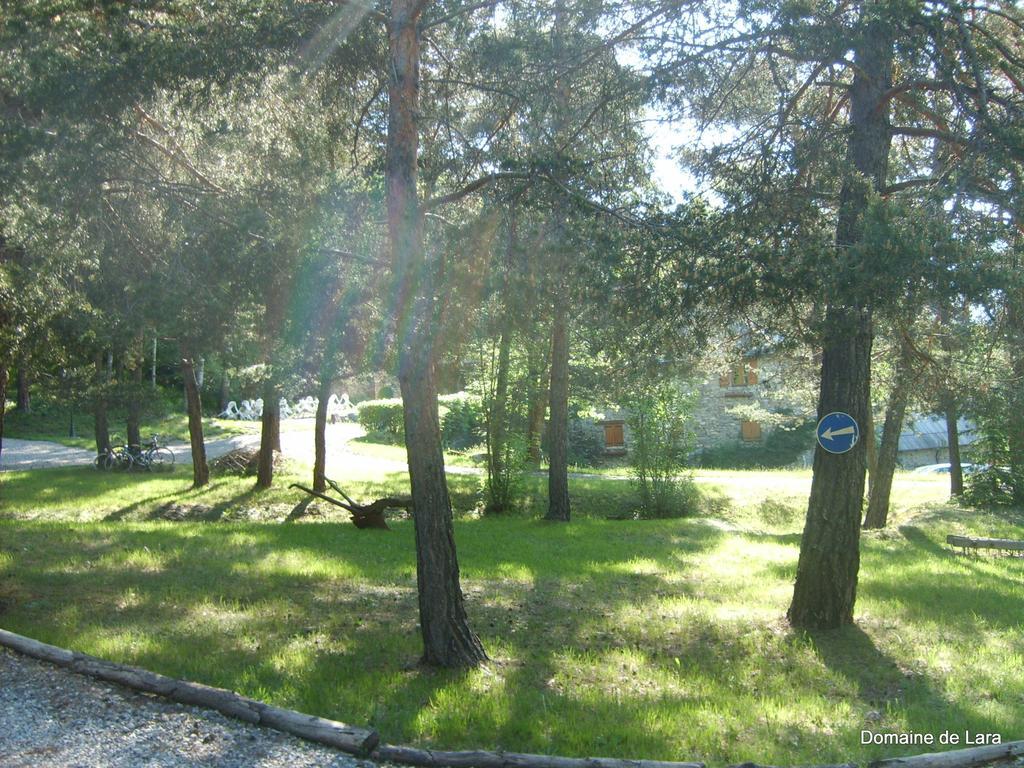 Domaine De Lara Acomodação com café da manhã Barcelonnette Exterior foto